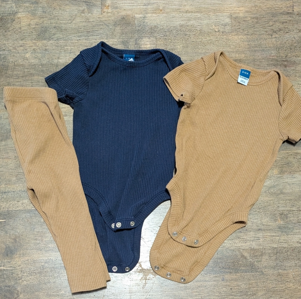 EUC Old Navy Basics Bodysuit Set 6-12M *M16